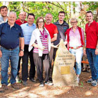 SPD wandert seit zehn Jahren zum Alois-Bauer-Gedenkstein
